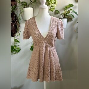 Metro Crochet Knit Short Sleeve Peplum Top – Size M (Taupe)